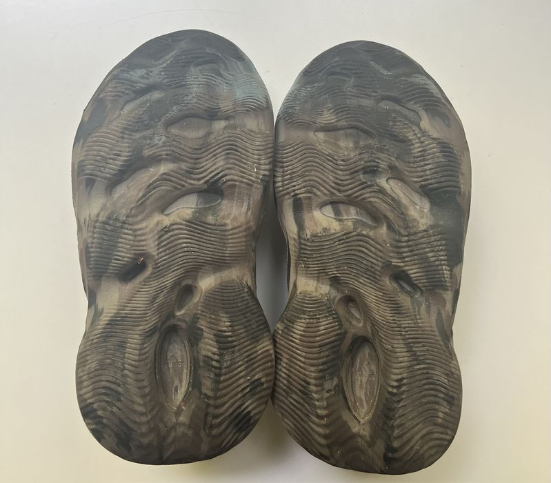 Yeezy Foam Runner 38