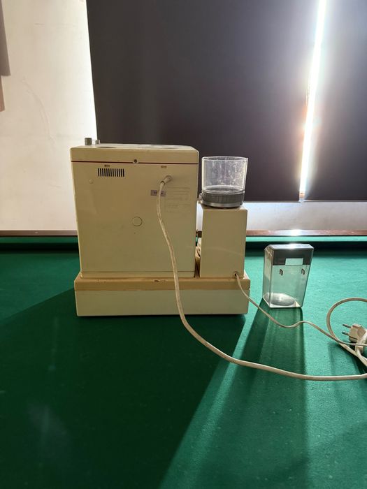 Máquina de café antiga (vintage)