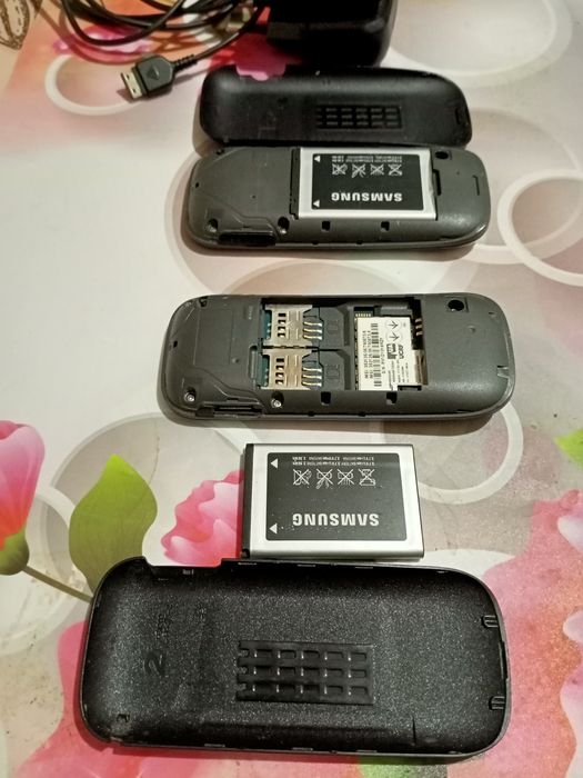 Продам кнопочный телефон от Samsung GT-E1202 Duos.