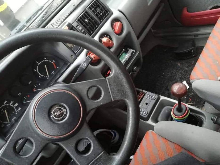 Opel corsa 1.4 Joy para venda falta pintura documentos em dia