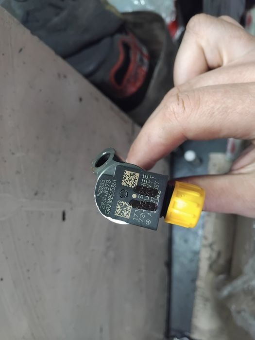 Форсунки Мерседес 127тис пробіг 2.2dci 651 мот  28348370 А6510722887