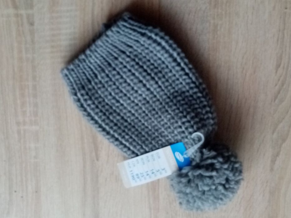 szara czapka damska z pomponem Pepco nowa