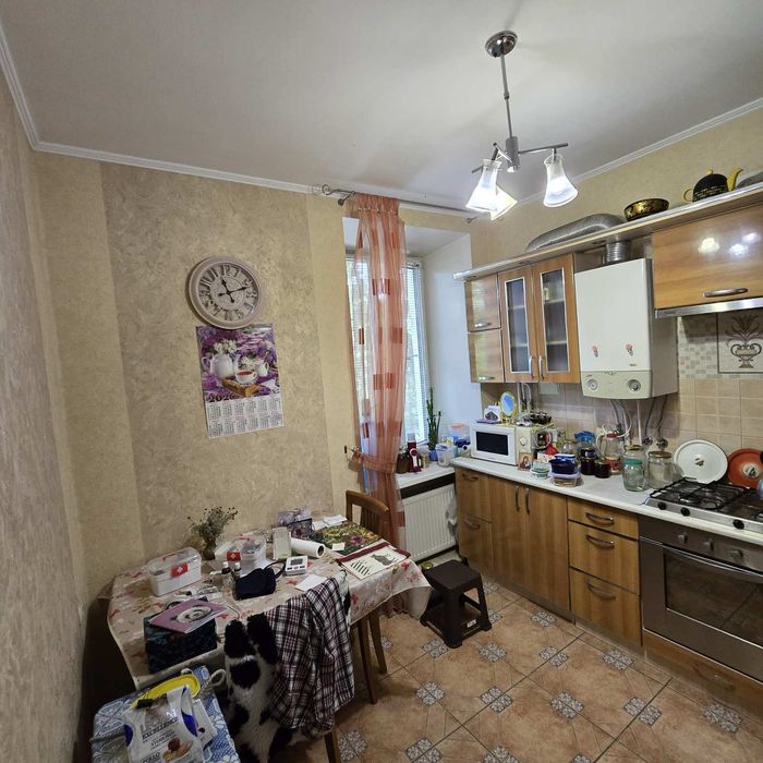 Продаю 2 кім квартиру Молодогвардійська  - проспект Богоявленский , " сталінка ",  Двоконтурний газовий котел