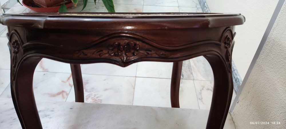 Mesa de centro em madeira c/palhinha