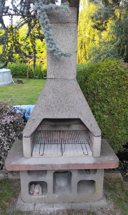 Grill węglowy betonowy