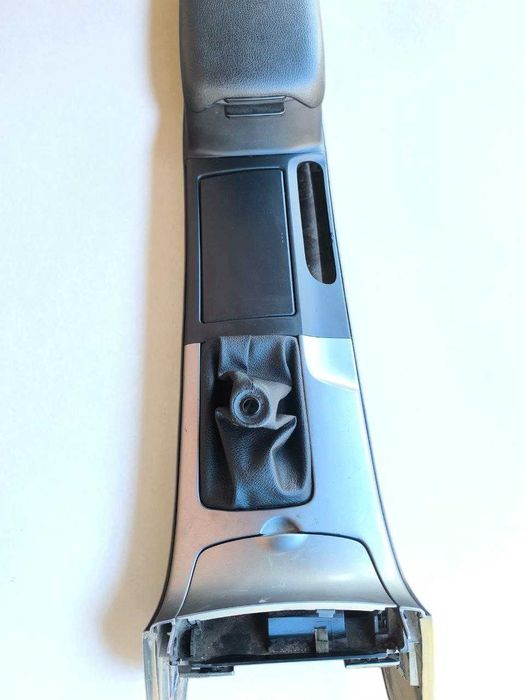 Центральна консоль з підлокітником тунель борода Mazda 6 GG МКПП