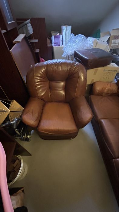 Sofá em pele bem estimado