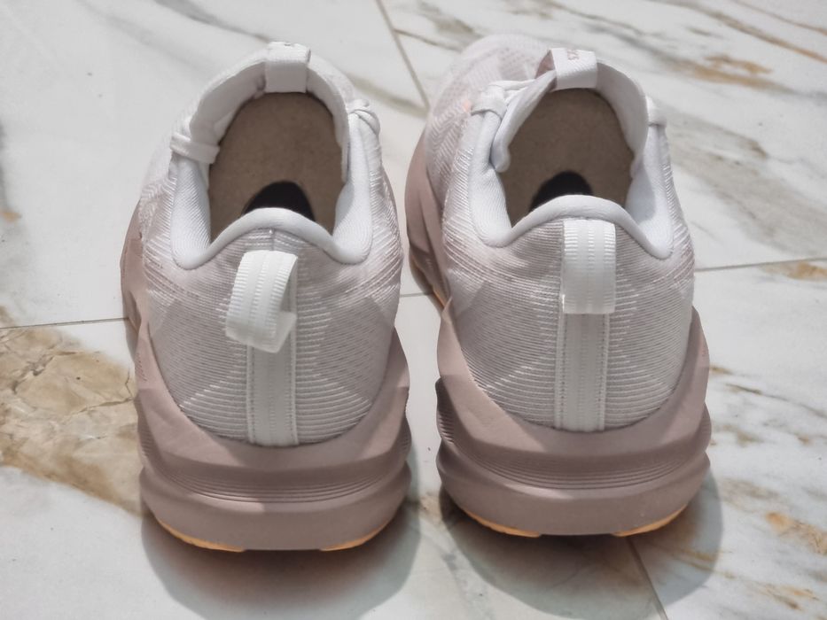 Оригінал 100% жіночі кросівки asics novablast 5  eur 41.5