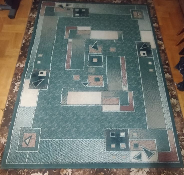 Килим зелений , бежевий