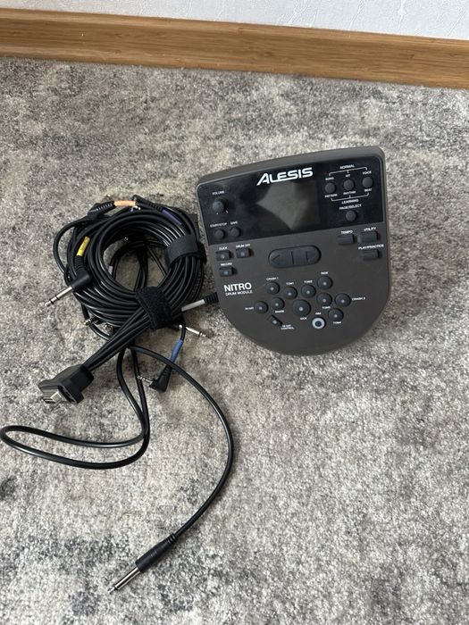 Електронна барабанна установка Alesis Nitro Mesh Kit + додаткова тарілка