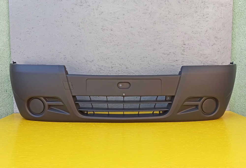 Бампер передний на Opel Vivaro Опель Виваро 07-14р