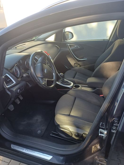 SPRZEDAM Opel Astra J 2011r.