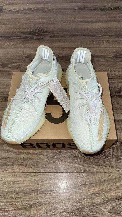 Yeezy 350 v2 Hyperspace
