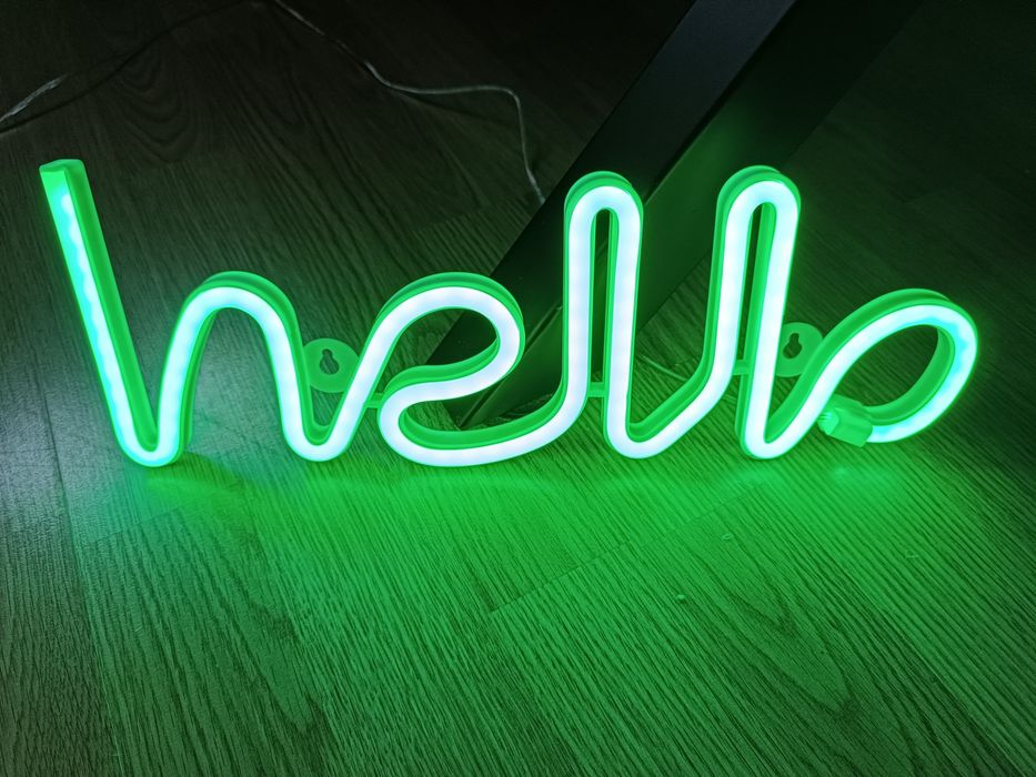 LED w kształcie hello koloru zelonego
