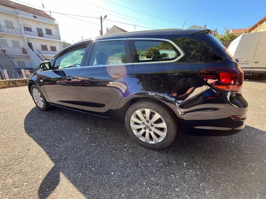 Opel Astra Sports Tourer 1.7 CDTI 125cv - Familiar - 240mil