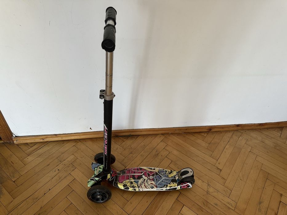 Дитячий самокат,б у трьоколісний