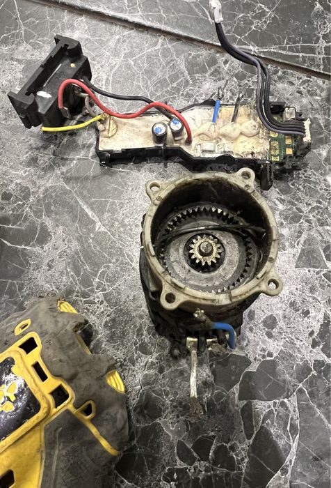 Продам шуруповерт Stanley 18v SBD20