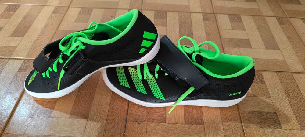 Sapatilhas Adizero - Lançamento de Peso