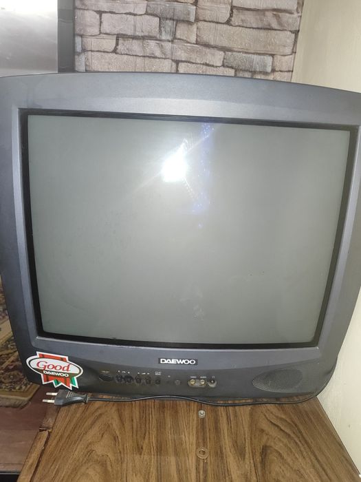 Телевізор з пультом