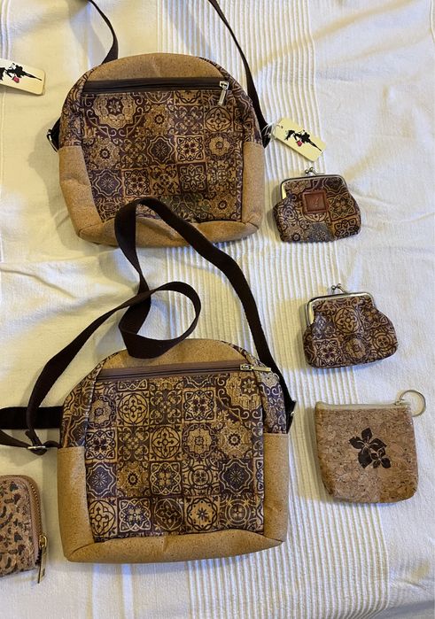 NOVAS Malas, porta moedas e carteiras cortiça