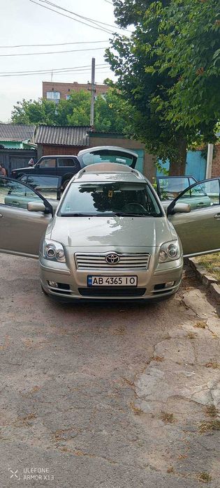 Тойота Авенсіс Т25