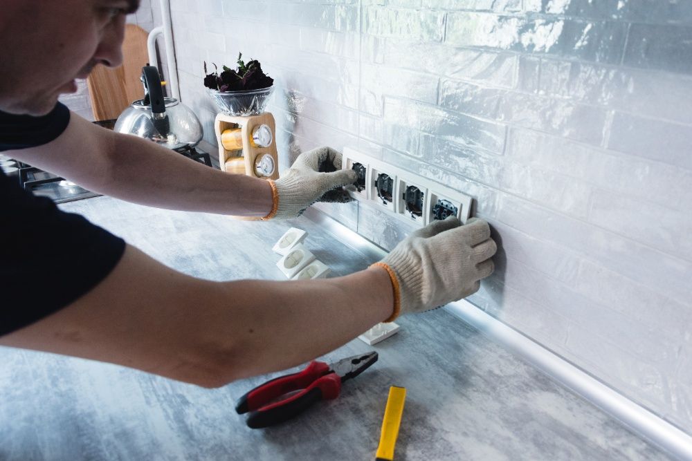 Виклик електрика, ремонт електрообладнання, розеток, люстр. Гарантія!