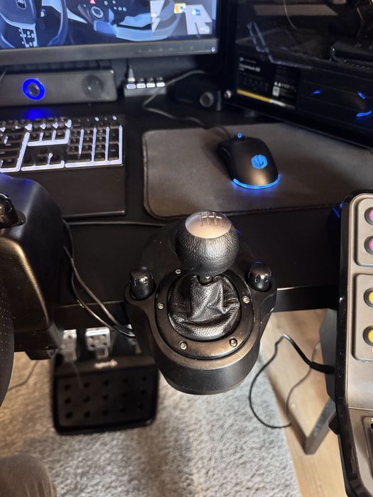 Tytuł: Logitech G27 + skrzynia biegów + pedały + panel sterowania do ETS2