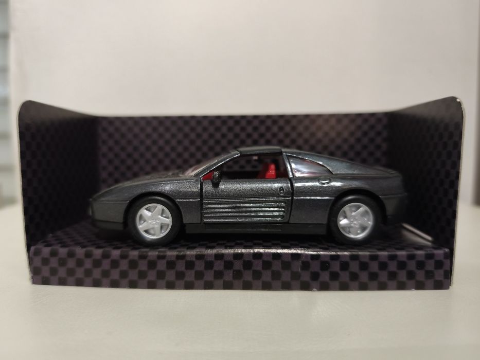 Miniaturas de 7 carros de vários tamanhos e preços
