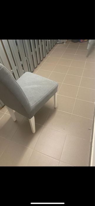 Stol dembowy i 6 krzesel