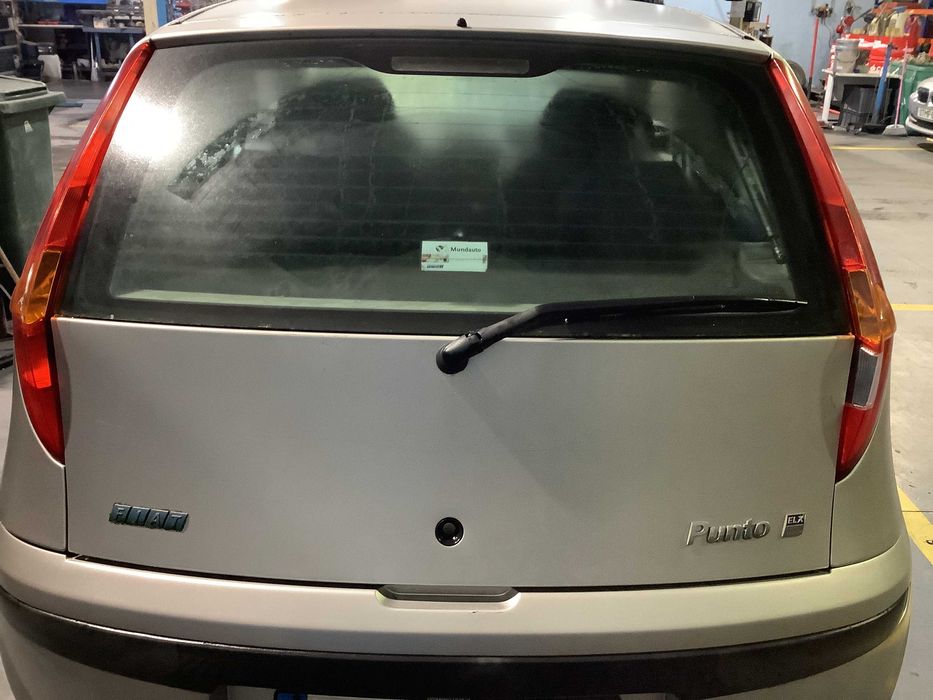 Fiat Punto 188 1.2i 3p - 2000 - Para peças