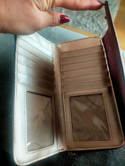 Portfel damski skórzany Guess