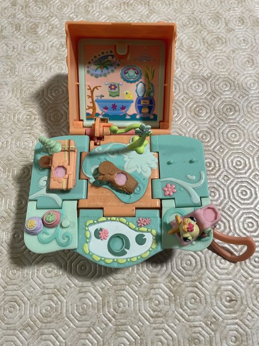 Bandai Pokémon, Tamagotchi, Digimon, Hasbro litle pet shop