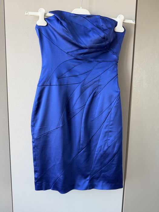 синее атласное платье Karen Millen