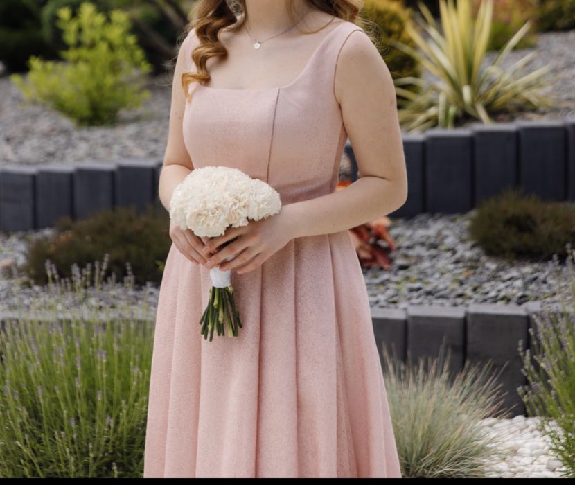 Продаю святкову сукню  рожевого кольору!