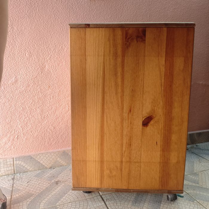 Móvel guarda documentos com rodinhas