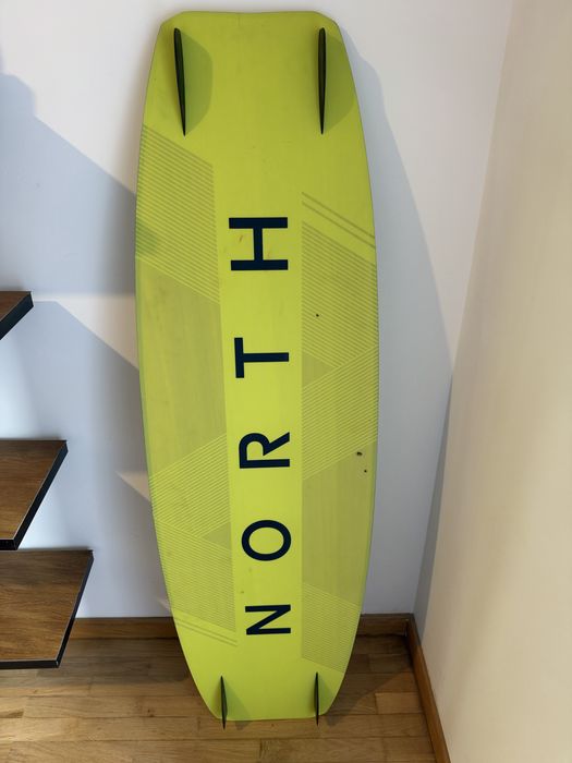 Prancha Kitesurf North Prime 152x45 + AXIS – Como Nova