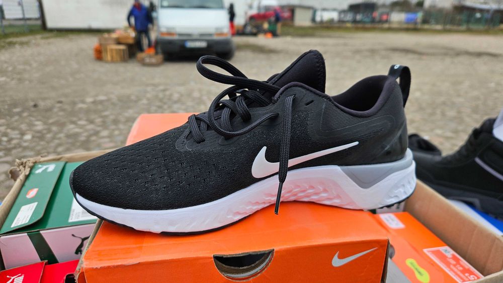 NIKE Odyssey React 8 / 41 AO9819