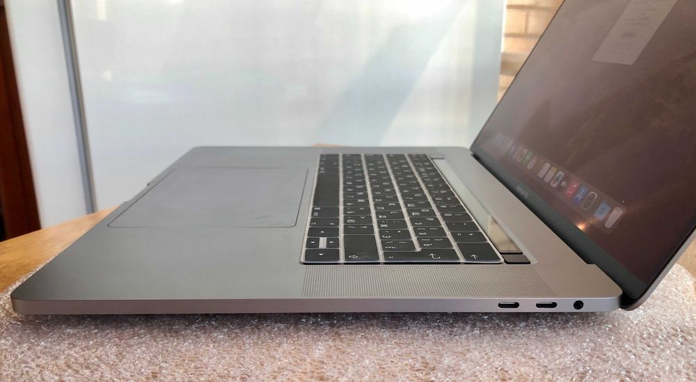 Macbook Pro 16 2019 A2141 i7 (6яд) 32GB 512GB Radeon 4GB батарея 353 цикл идеал
