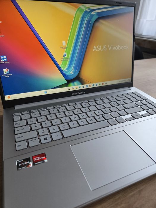 Asus Vivobook Oled  Ryzen 5/8ddr3/512ssd/radeon