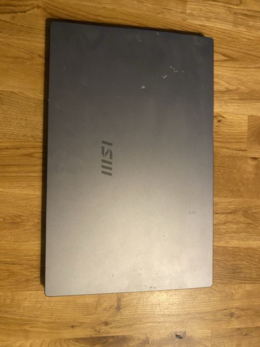 Laptop MSI Prestige 16 na części