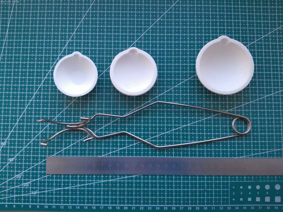 Набор тиглей для высокотемпературной плавки.