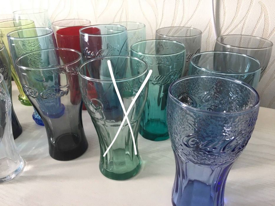 Кока Кола. Оригинал. Стаканы разного цвета.