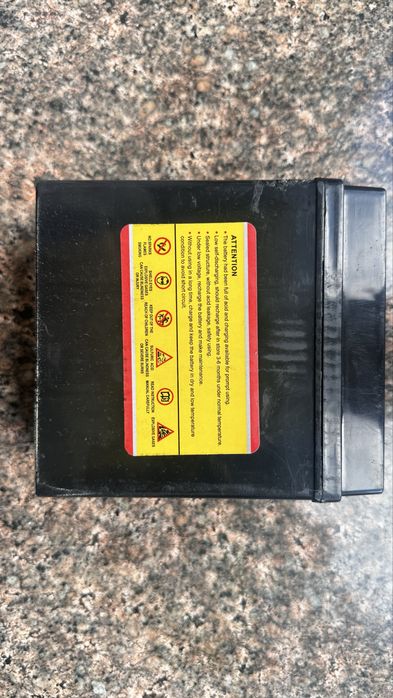 Продам акумулятор 6в