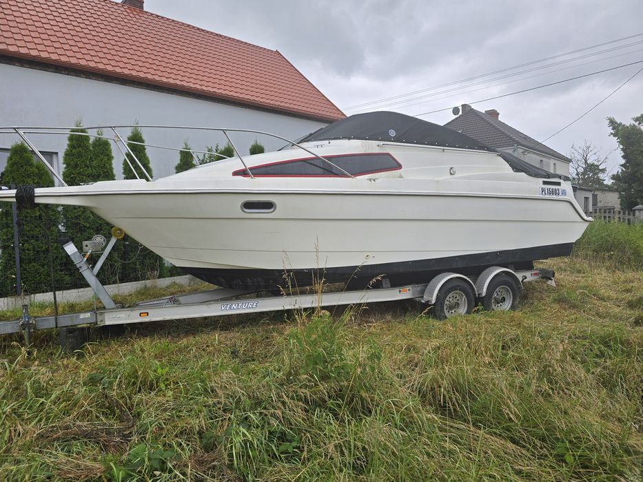 Jacht motorowy Bayliner kabinowy 8 osobowy
