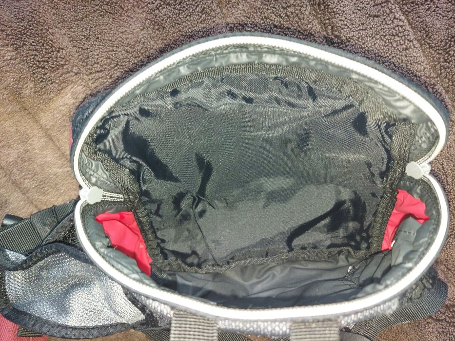 поясна сумка бананка фірми salomon оригінал 

Привезено із закордону в