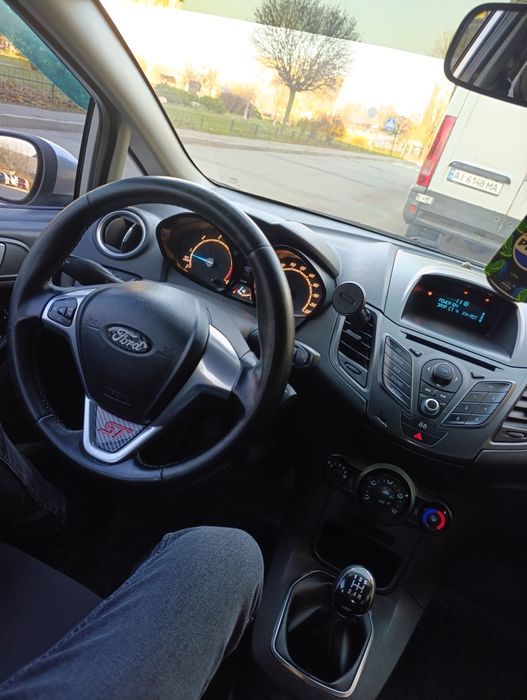 Ford fiesta 1.5 diesel 2013 год .