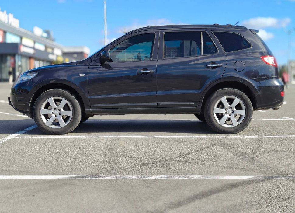 Hyundai Santa Fe -  9000 $