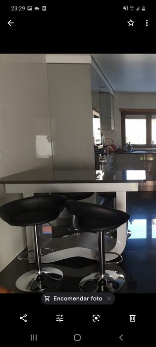 Mesa com tampo em granito preto