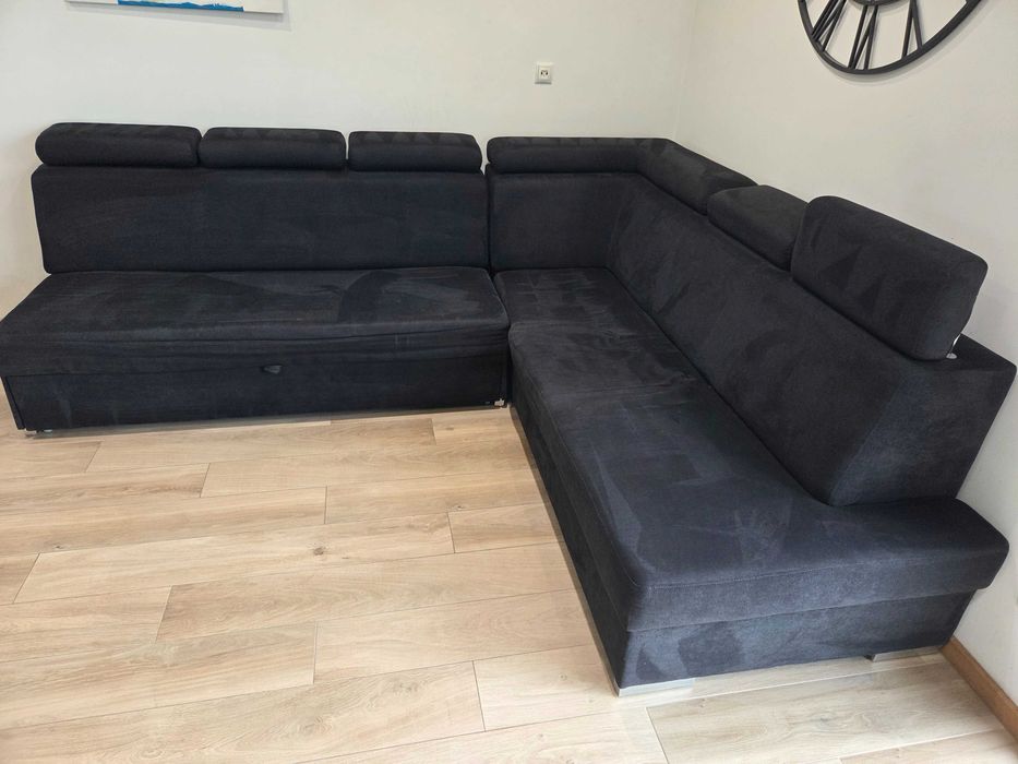 Rozkładana czarna SOFA tapicerowana, regulowane zagłówki