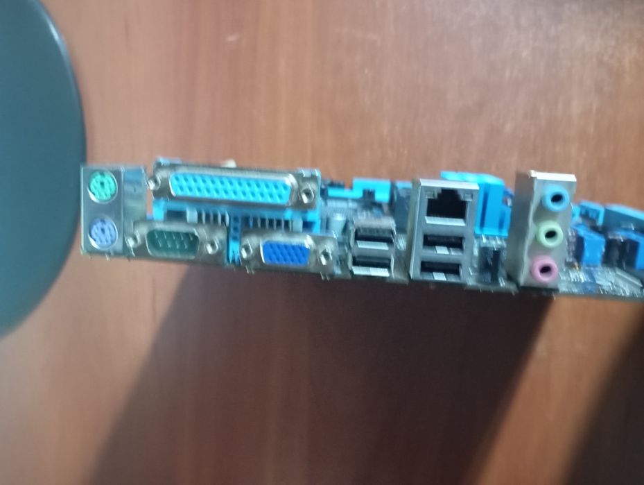 Материнська плата від асус